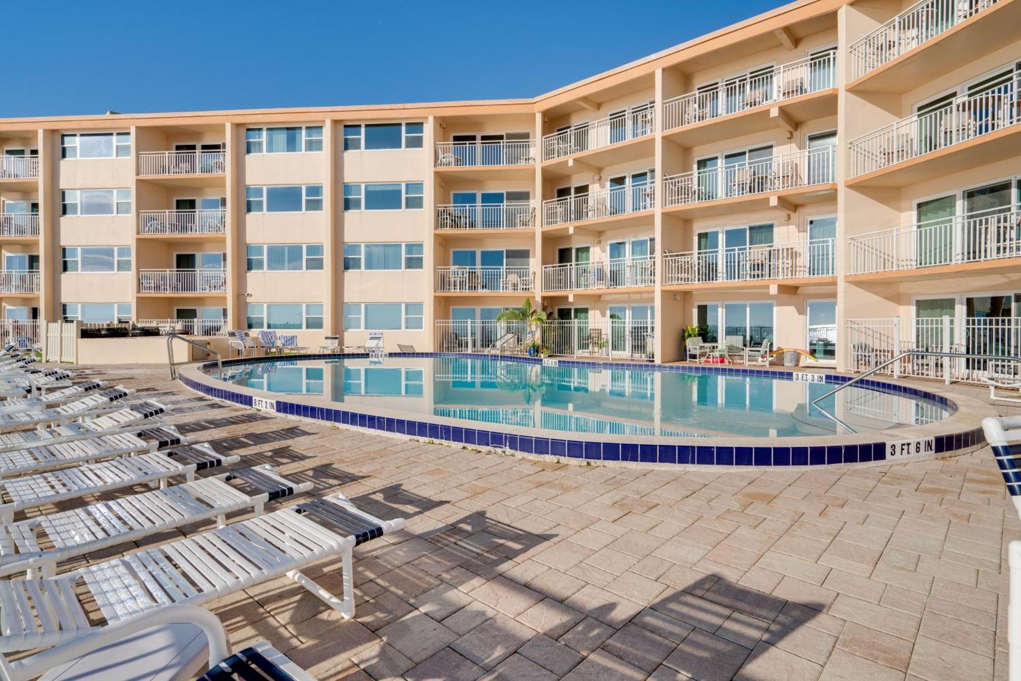 Paradise Beach Club - Oceanfront And Penthouse Satellite Beach Exterior photo
