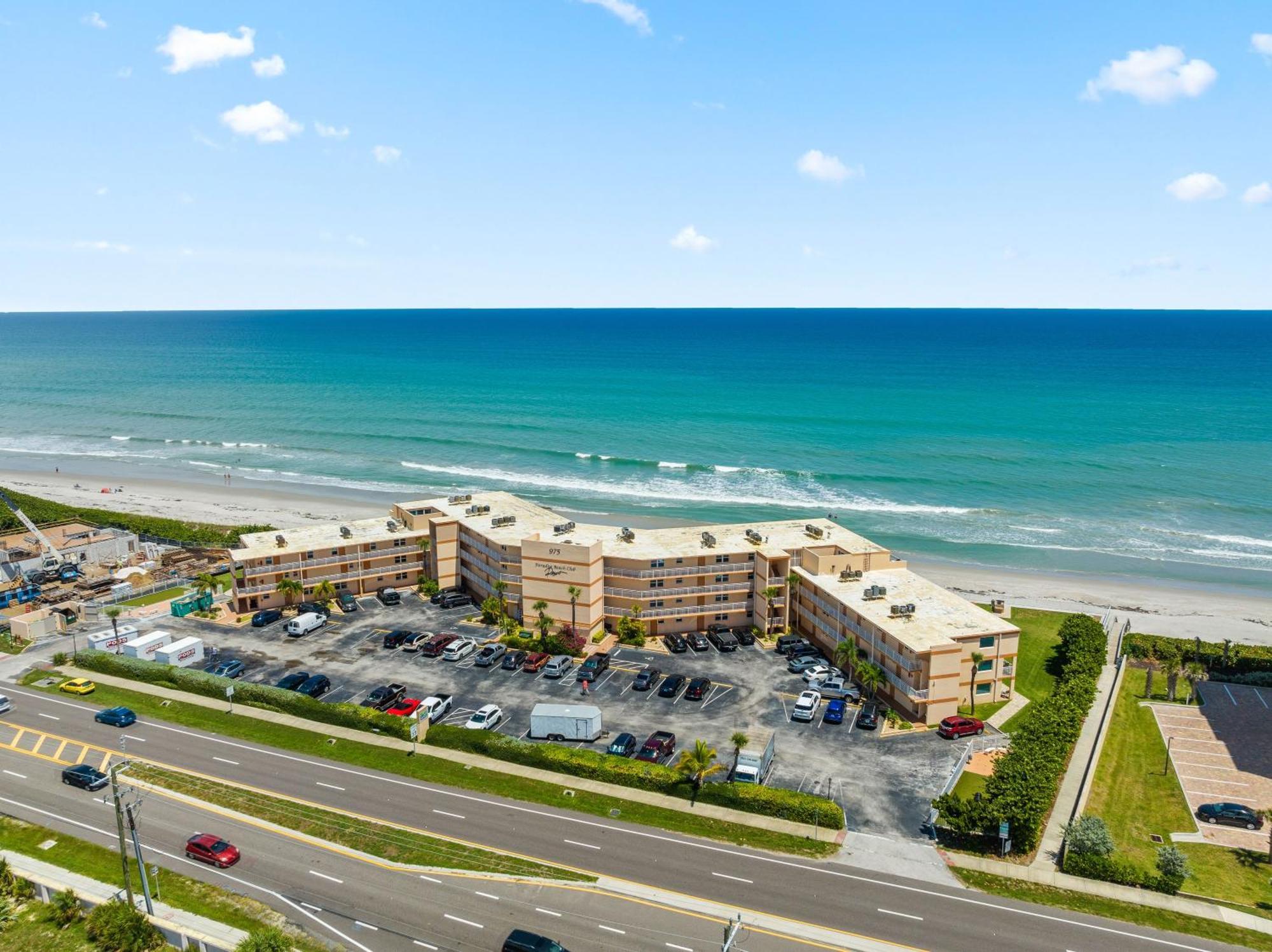 Paradise Beach Club - Oceanfront And Penthouse Satellite Beach Exterior photo