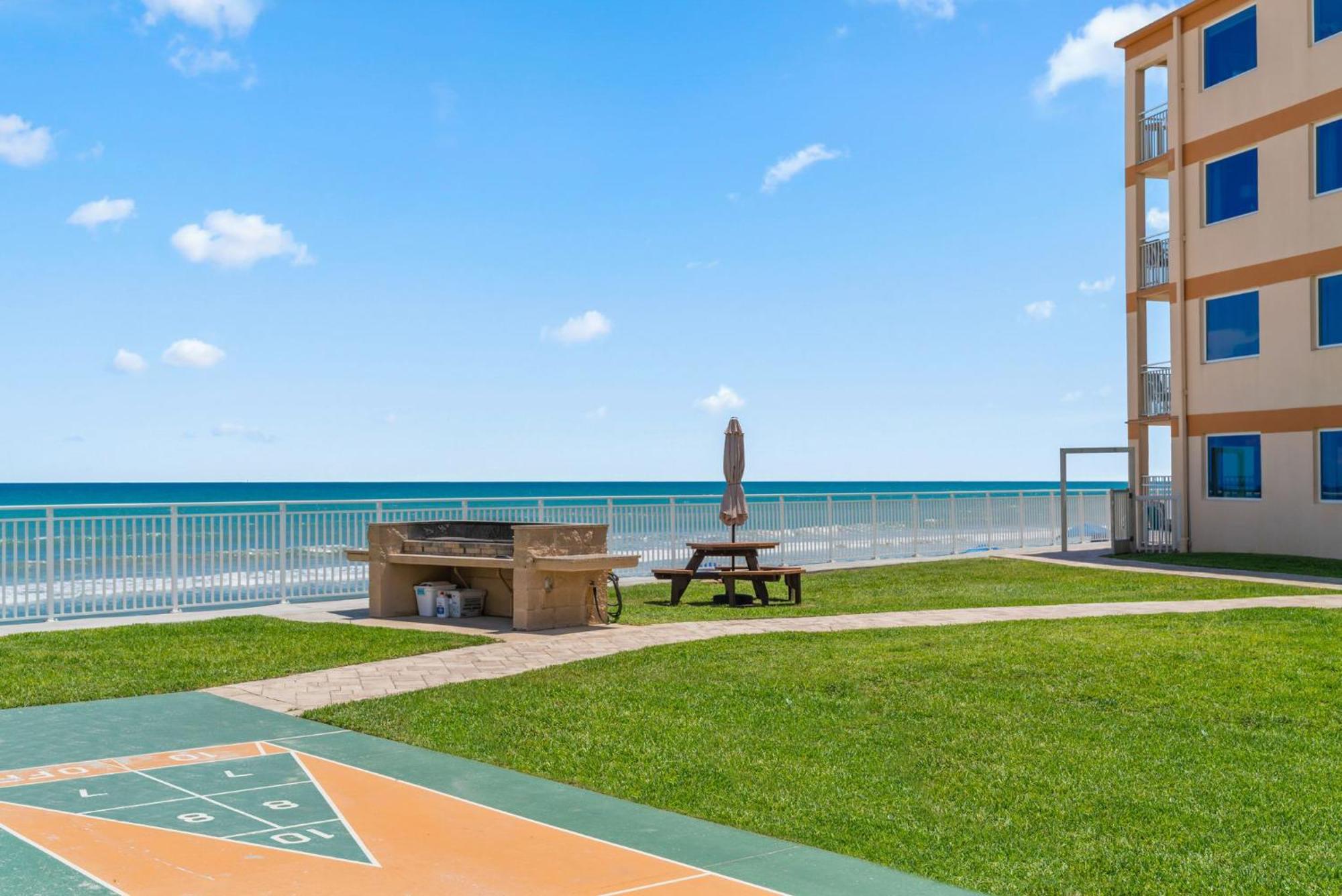 Paradise Beach Club - Oceanfront And Penthouse Satellite Beach Exterior photo