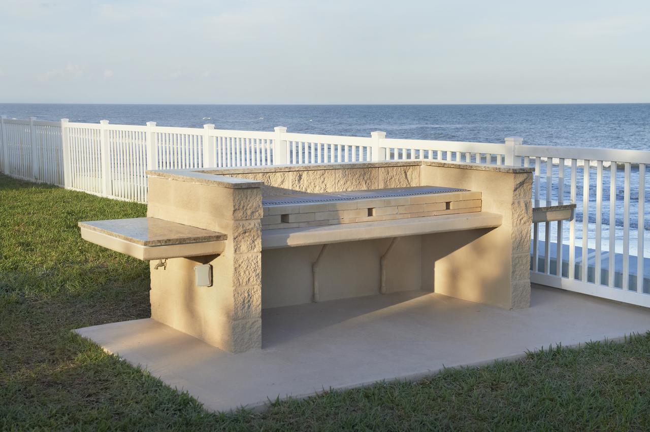 Paradise Beach Club - Oceanfront And Penthouse Satellite Beach Exterior photo